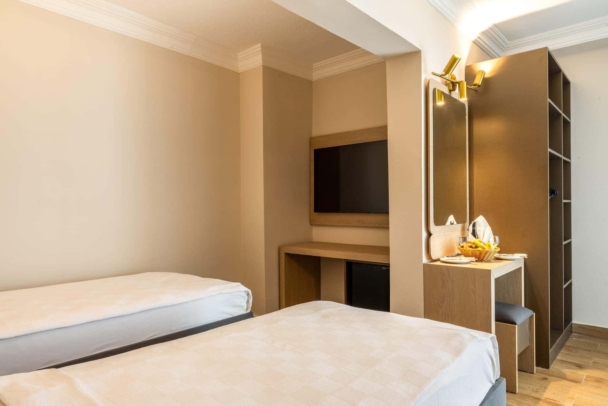 Sarıtaş Hotel konforlu konaklama odası, balkonlu — Alanya