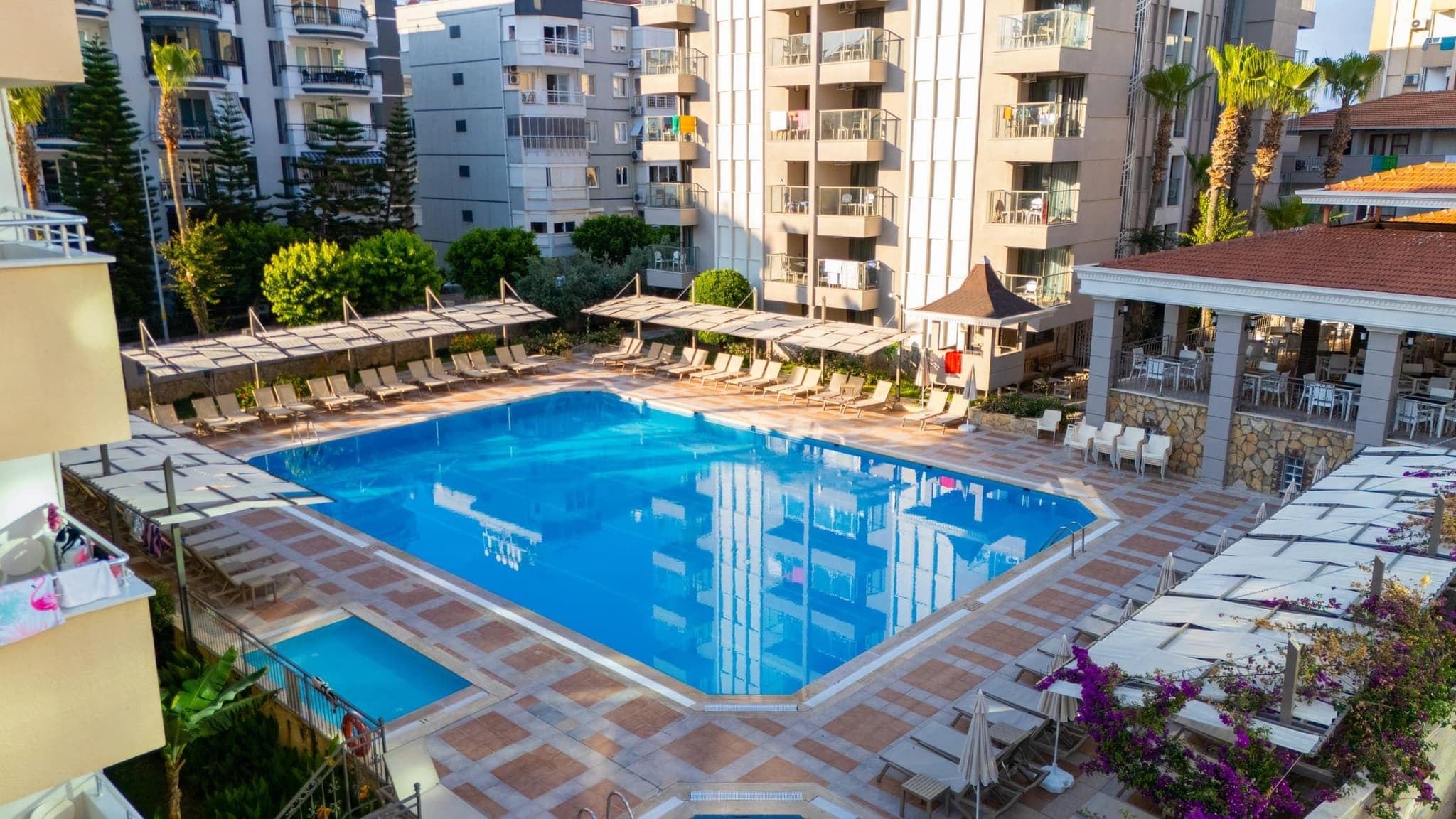 Sarıtaş Hotel Alanya Tosmur havadan görünüm — denize sıfır 4 yıldızlı herşey dahil otel