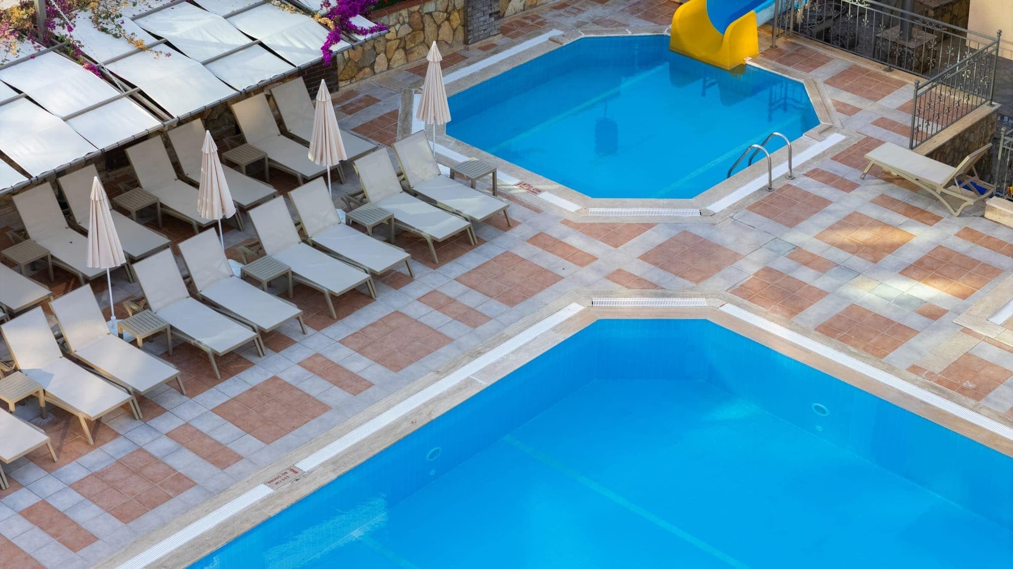 Sarıtaş Hotel Alanya Tosmur havadan görünüm — denize sıfır 4 yıldızlı herşey dahil otel