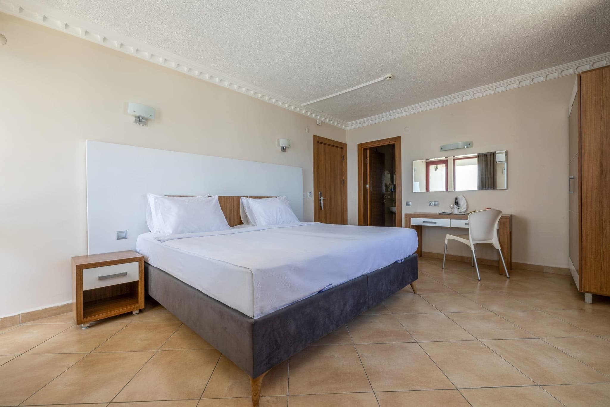 Sarıtaş Hotel konforlu konaklama odası, balkonlu — Alanya