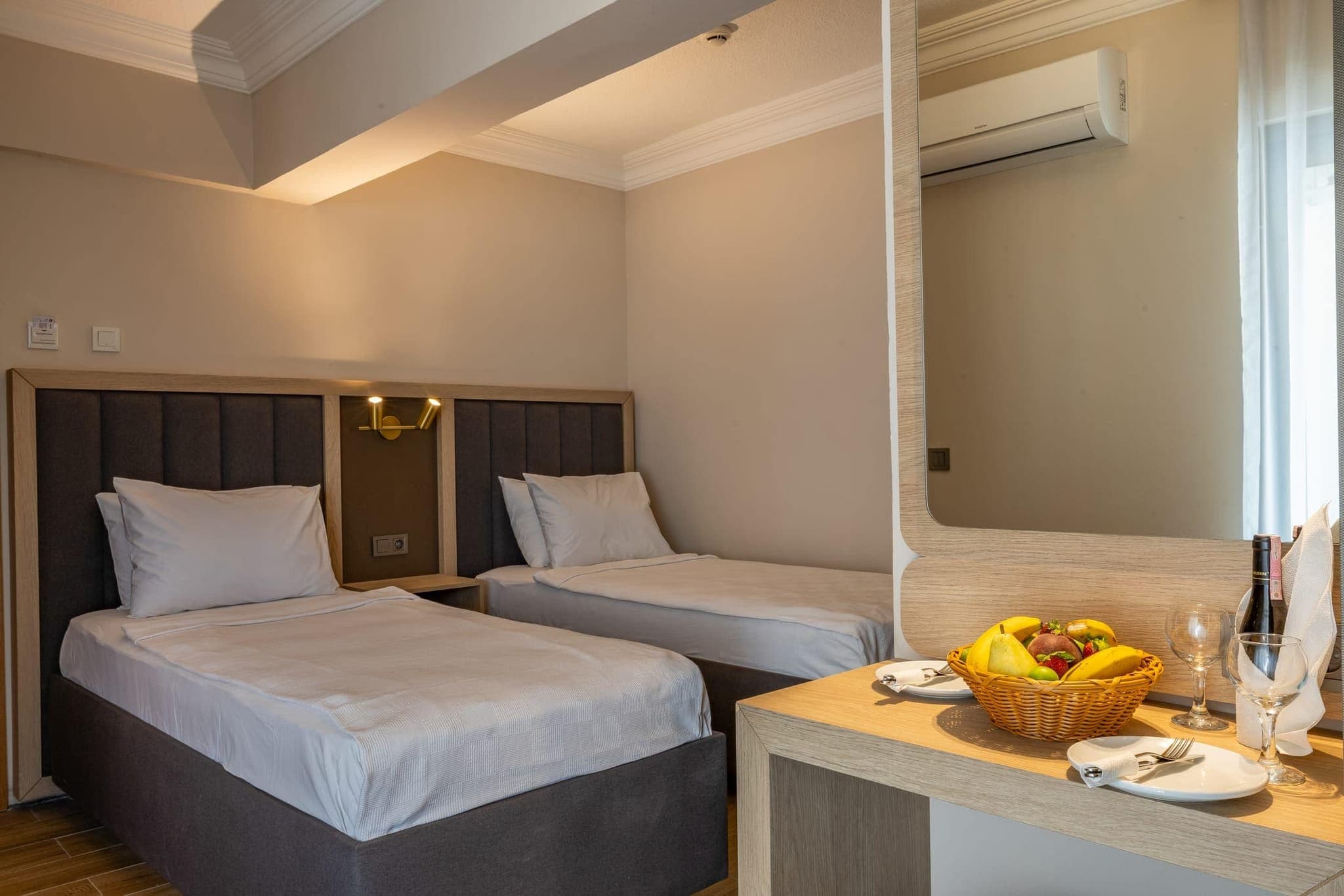 Sarıtaş Hotel modern oda banyosu ve donanımlı ünite