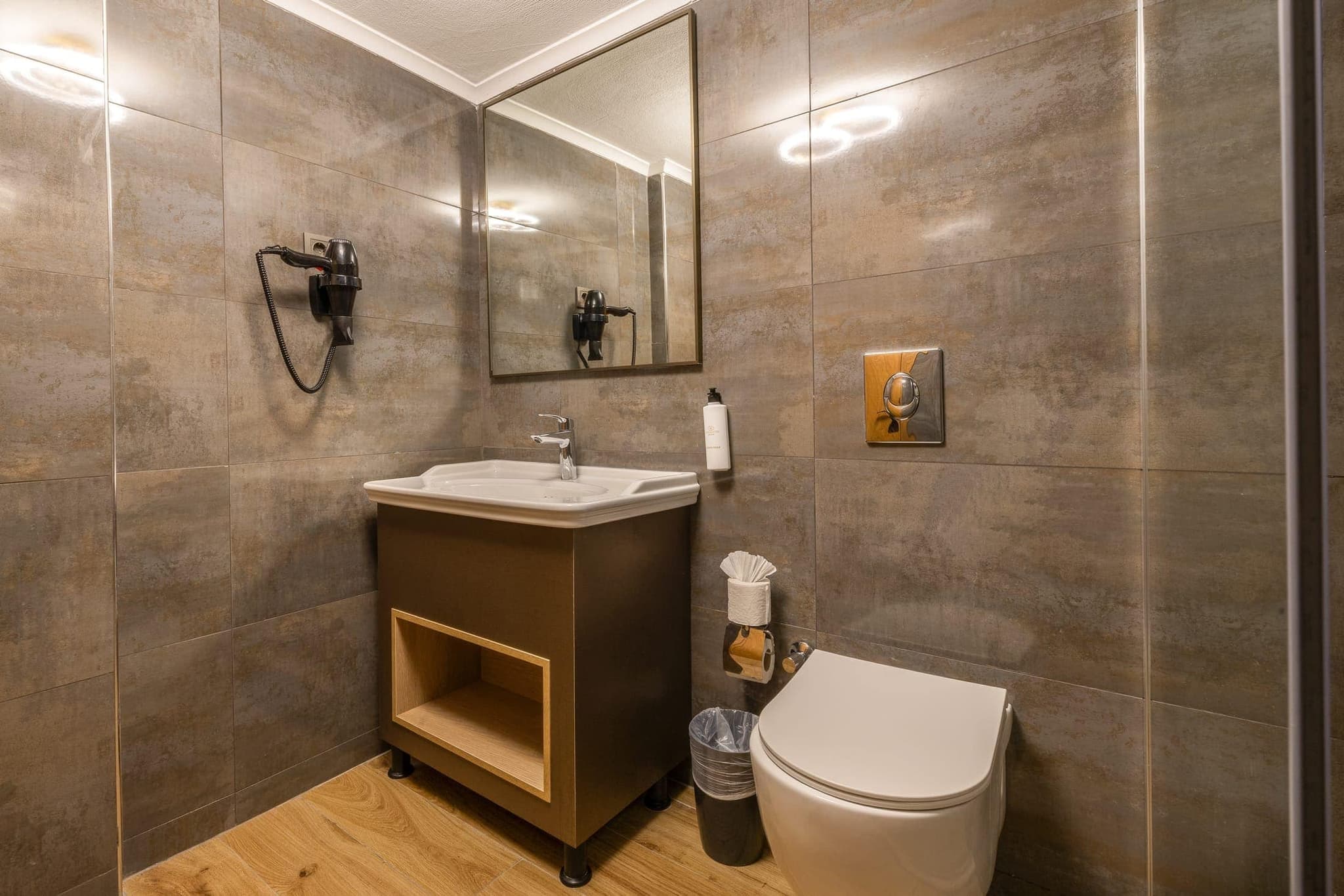 Sarıtaş Hotel konforlu konaklama odası, balkonlu — Alanya